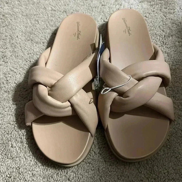 Universal Thread beige slides size 9 NWT - Picture 1 of 3